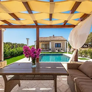 https://villa-aldonna.hotelinzadar.com